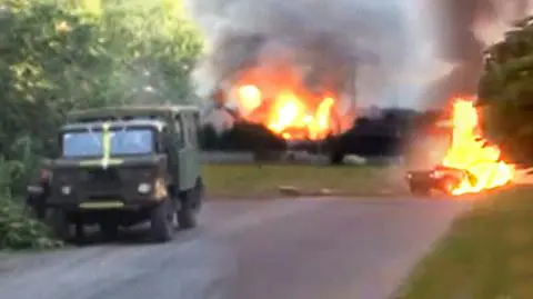 19.08.2014 | 15 osób zginęło w ostrzale konwoju z uchodźcami na Ukrainie. Podejrzani są separatyści