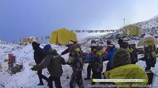 27.04 | Przerażające zdjęcia lawiny na Mount Everest po trzęsieniu ziemi w Nepalu