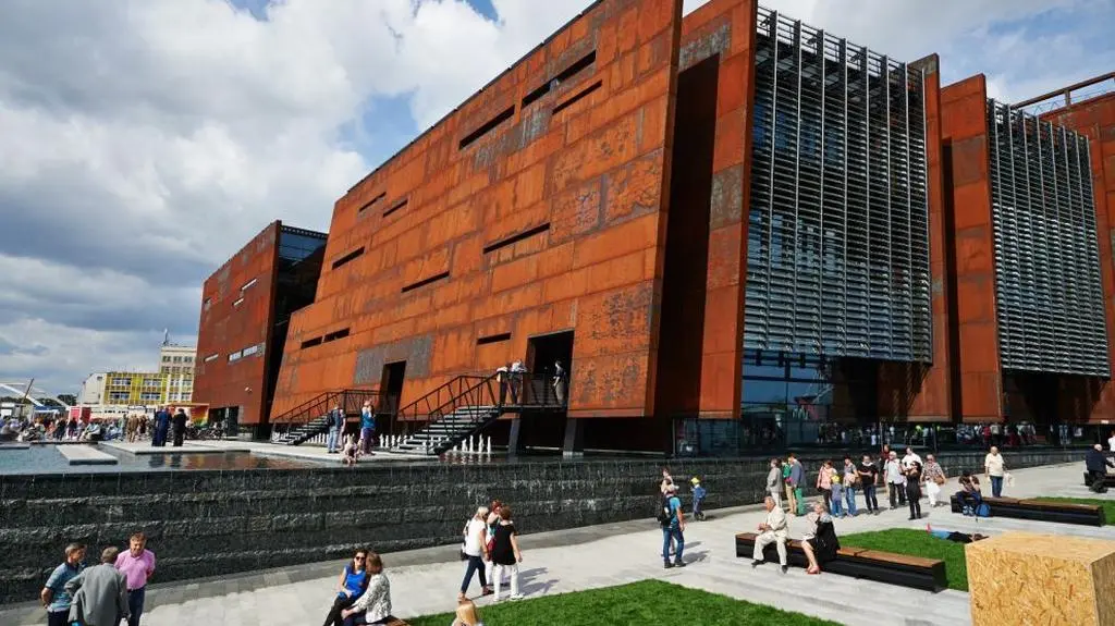 31.08.2014 | Wałęsa znów przed Stocznią. W Gdańsku otwarto Europejskie Centrum Solidarności