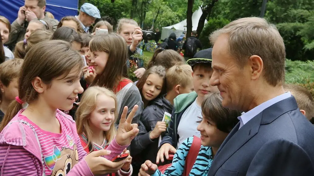 "A pan jak zarabia pieniądze". Donald Tusk w ogniu pytań dzieci