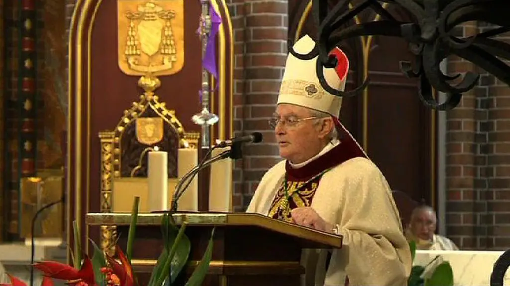 Abp. Hoser: Bronię świętości sakramentów i świętości świątyni