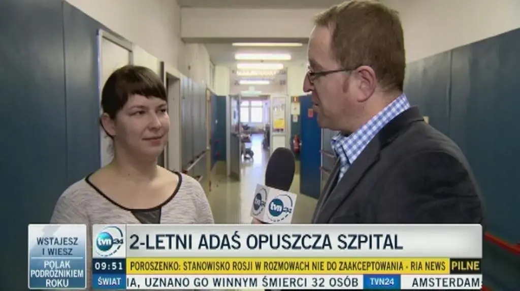 Adaś wychodzi ze szpitala. Rodzice wzruszeni i szczęśliwi