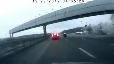 Amatorskie nagranie z drogi, gdzie doszło do katastrofy samolotu