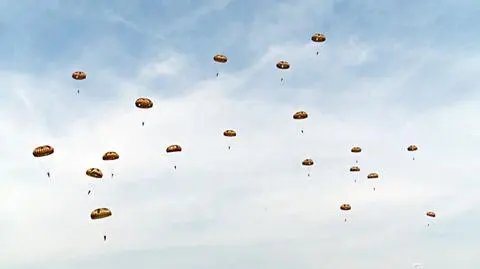 Amerykańskie Apache i holenderscy żołnierze. Ćwiczenia NATO na Węgrzech