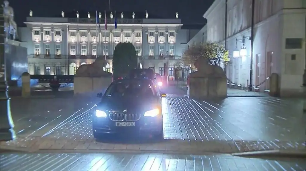 Andrzej Duda w drodze do Belwederu na spotkanie z prezesem PiS i premierem