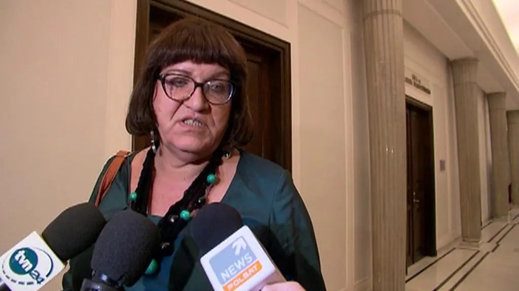 Anna Grodzka po wieczornym posiedzeniu klubu