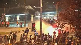 Armatki wodne i policja konna na rondzie Waszyngtona