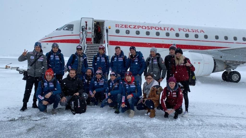 Reprezentacja Polski w skokach narciarskich wróciła do kraju prezydenckim samolotem