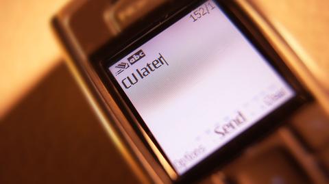 Koronawirus w erze SMS-ów. Jak wyglądałoby nasze życie 15 lat temu?