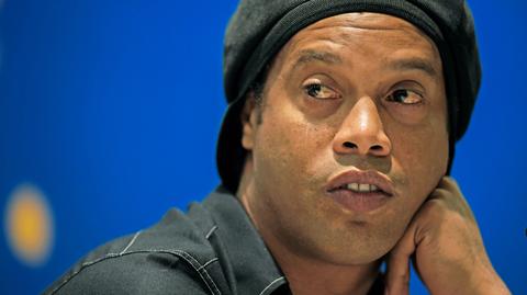Ronaldinho przygnębiony pobytem w więzieniu. "Uśmiech zniknął"