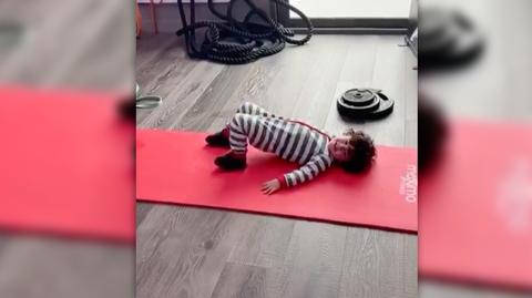 Messi nie próżnuje, motywuje go uroczy pomocnik. "Teraz twoja kolej, tato"