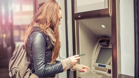 Problemy z dostępem do konta. Weekendowe przerwy w kilku bankach