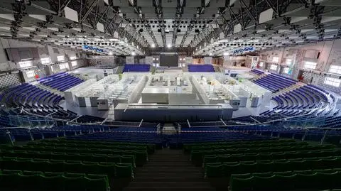 Początkowo miał tu być szpital tymczasowy, ale w Szczecinie nigdy nie było takiej konieczności. Pacjenci są zaskoczeni, jak wygląda teraz hala-widowiskowo sportowa. – Obyśmy jak najszybciej się tu spotkali znowu, ale już na meczu – mówią. 