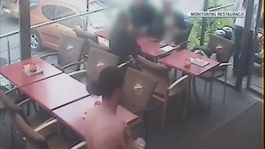 Atak maczetnika na klientów restauracji