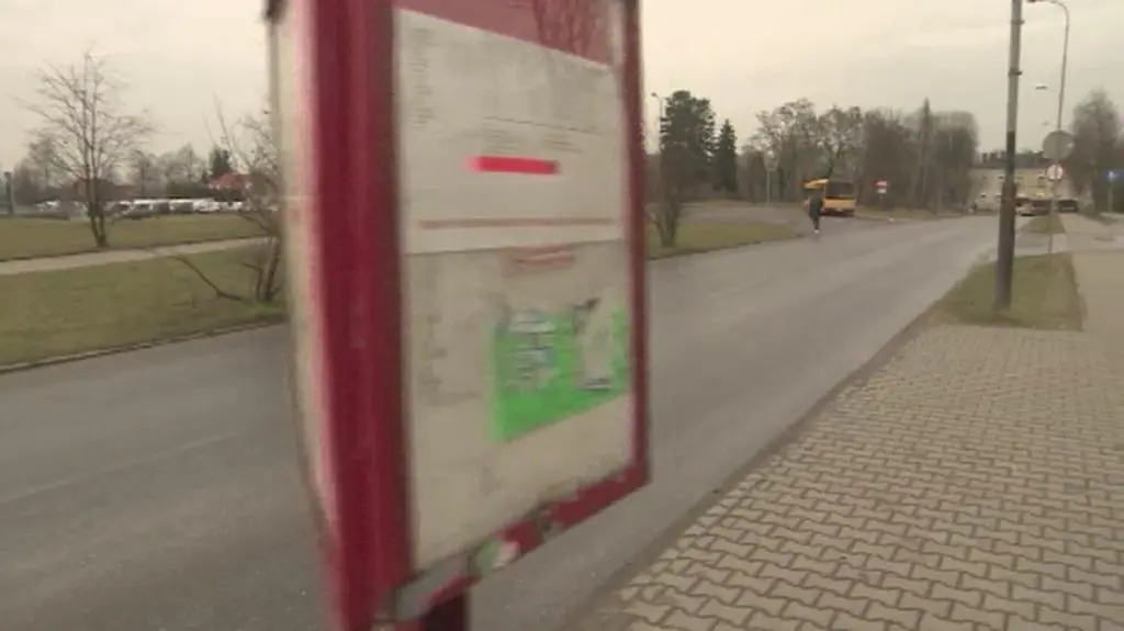 Autobus odjechał, wnuczka została na przystanku