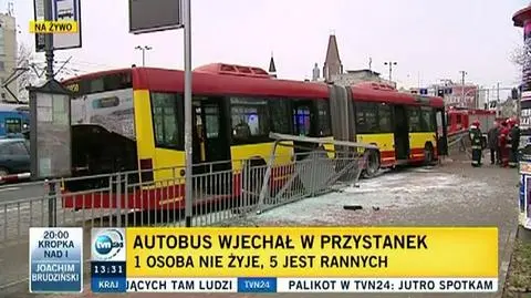 Autobus wjechał w przystanek