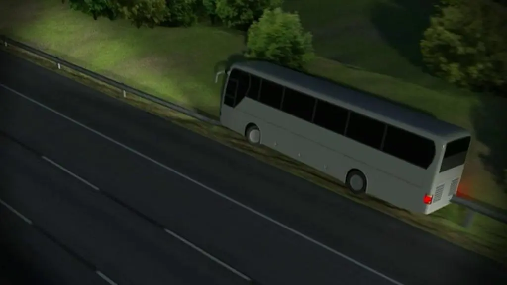 Autokar wpadł do rowu. Zobacz animację wypadku