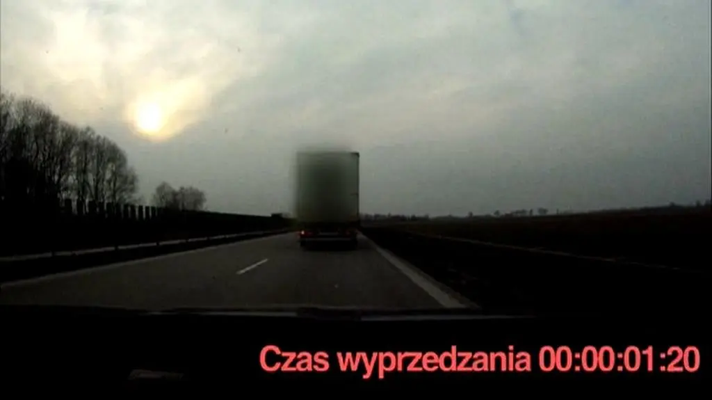 Autostradza A4: Wyprzedzające się ciężarówki zmorą kierowców osobówek