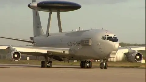 AWACS od "kuchni". Kamera TVN24 na pokładzie samolotu NATO