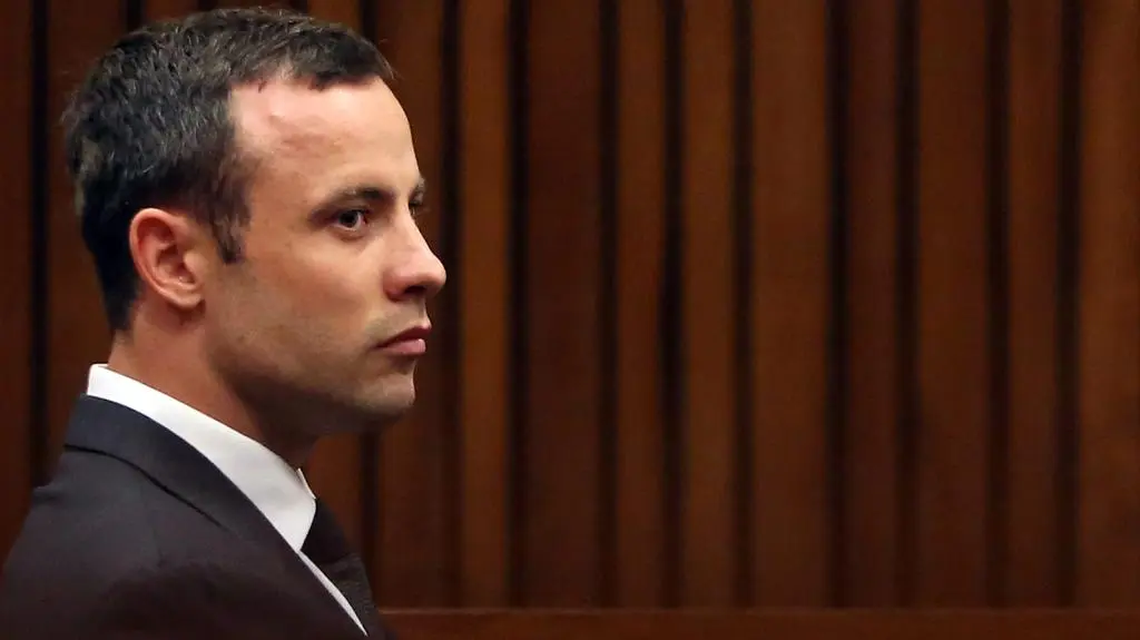 B. dziewczyna Pistoriusa: miał zawsze broń przy sobie 