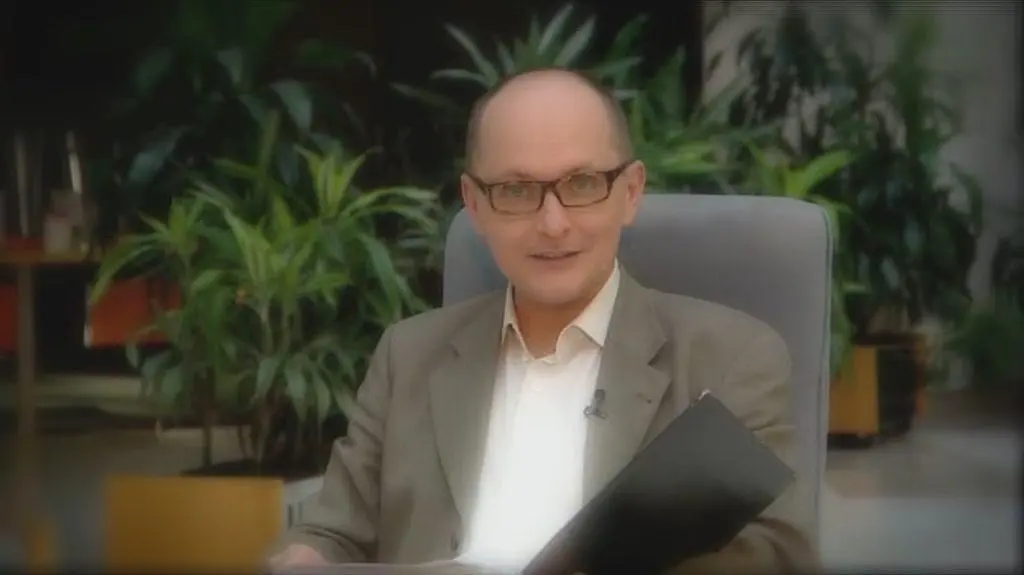 Bajkę "Kierowca" czyta Marek Nowicki z "Faktów" (TVN24)