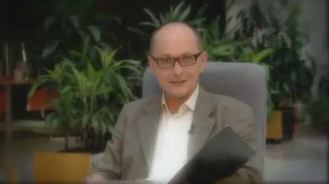 Bajkę "Kierowca" czyta Marek Nowicki z "Faktów" (TVN24)