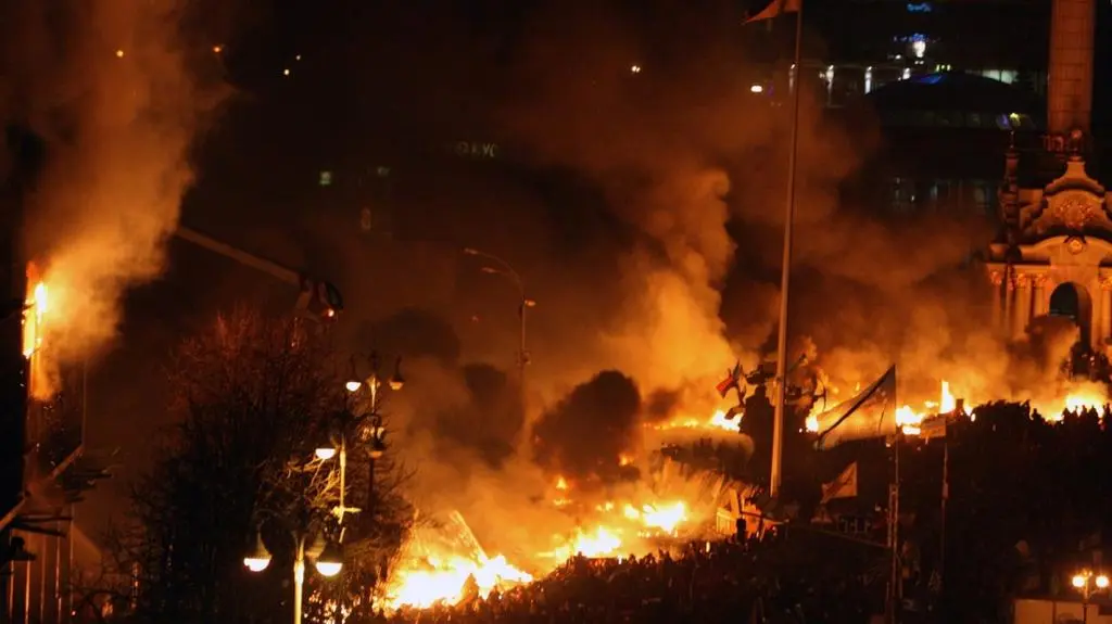 Berkut napiera na barykadę