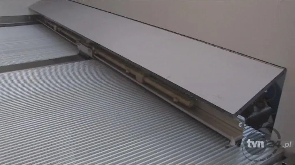 Bezobsługowa toaleta - też wymaga obsługi (TVN24)