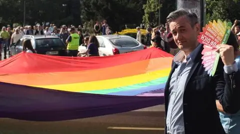 Biedroń pobity w centrum Warszawy? "To był jakiś homofob"