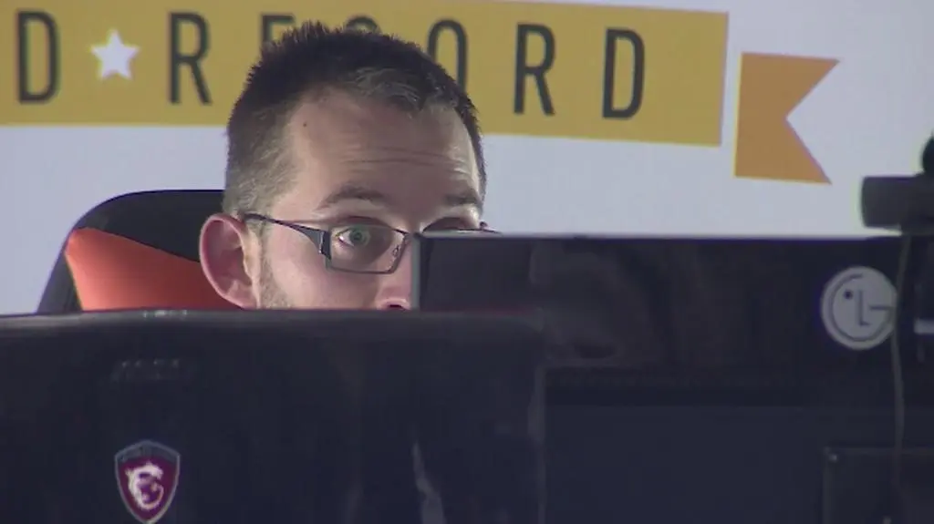 Bije rekord Guinnessa w grze bez przerwy na komputerze