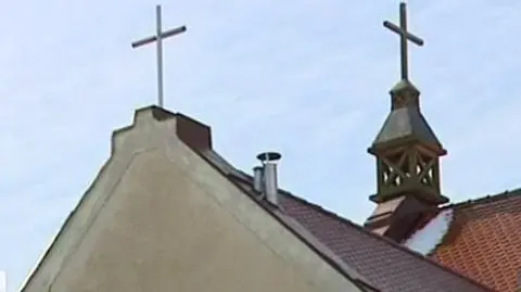 Bojano słucha księdza oskarżanego o molestowanie