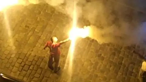 Bójki, latające butelki i strach. Toruńska starówka nocą