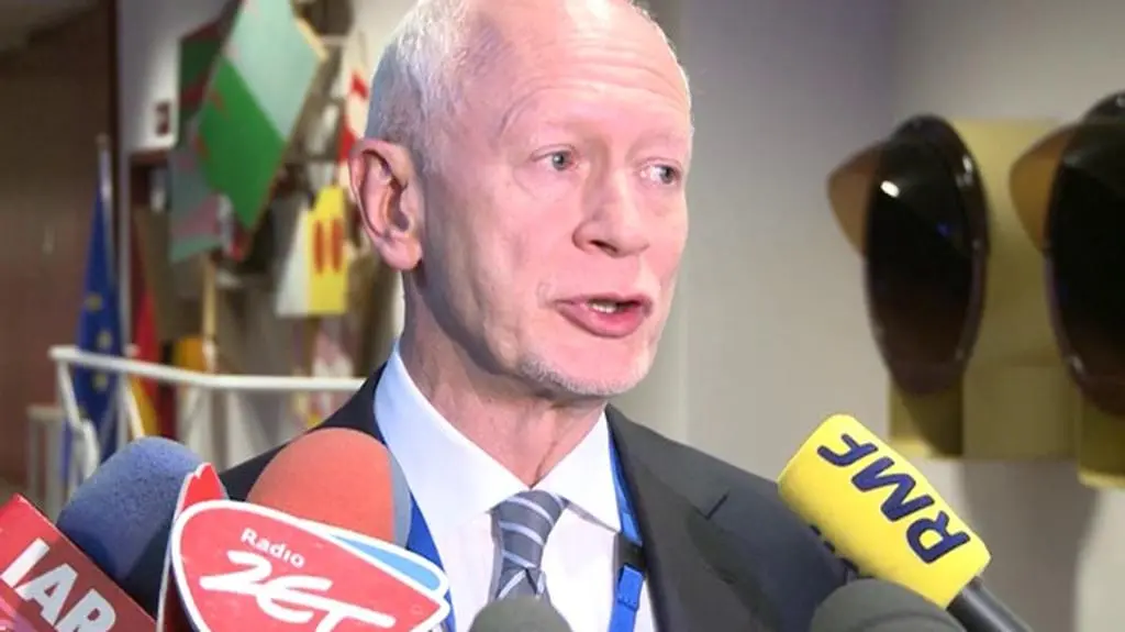 Boni: Nie wiem, czy pani kanclerz dzwoniła Tuska z telefonu komórkowego