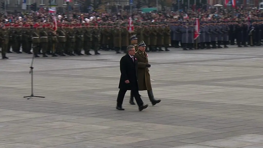 Bronisław Komorowski przed Grobem Nieznanego Żołnierza 