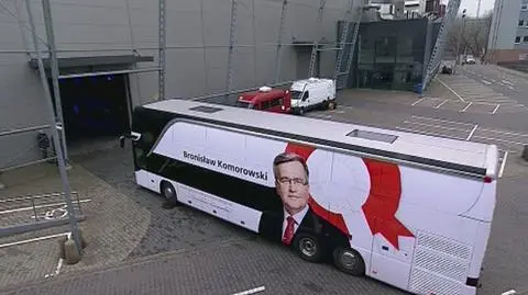 Bronisław Komorowski zaskoczył uczestników konwencji. Wjechał do Hali Expo "bronkobusem"