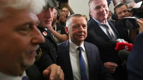 Był "kryształowy", dalej jest "pancerny". Tak PiS zmienił zdanie w sprawie Banasia