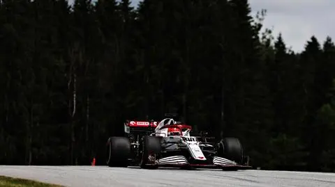 Przygoda poza torem i przedostatni czas. Kubica wrócił do bolidu Formuły 1