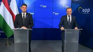 Przywódca węgierskiej opozycji Peter Marki-Zay i Donald Tusk w grudniu 2021 roku