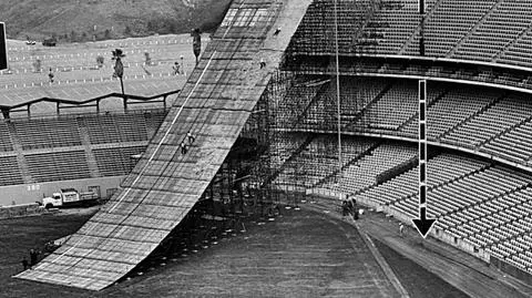 Skakali z niej Wojciech Fortuna i Apoloniusz Tajner. Zburzona, nowej nie będzie