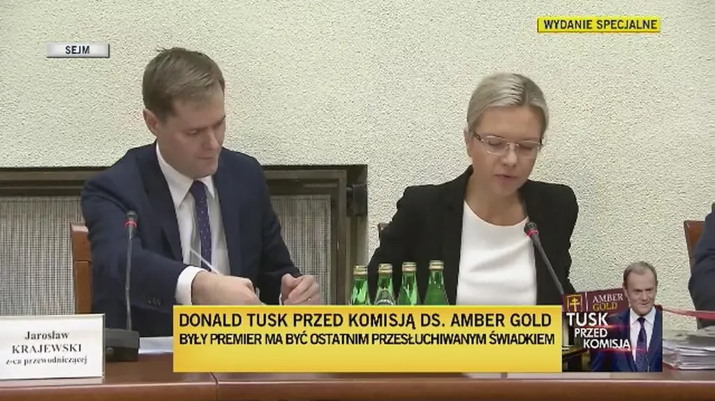 Tusk nie skorzystał z prawa do swobodnej wypowiedzi. Będzie odpowiadał na pytania