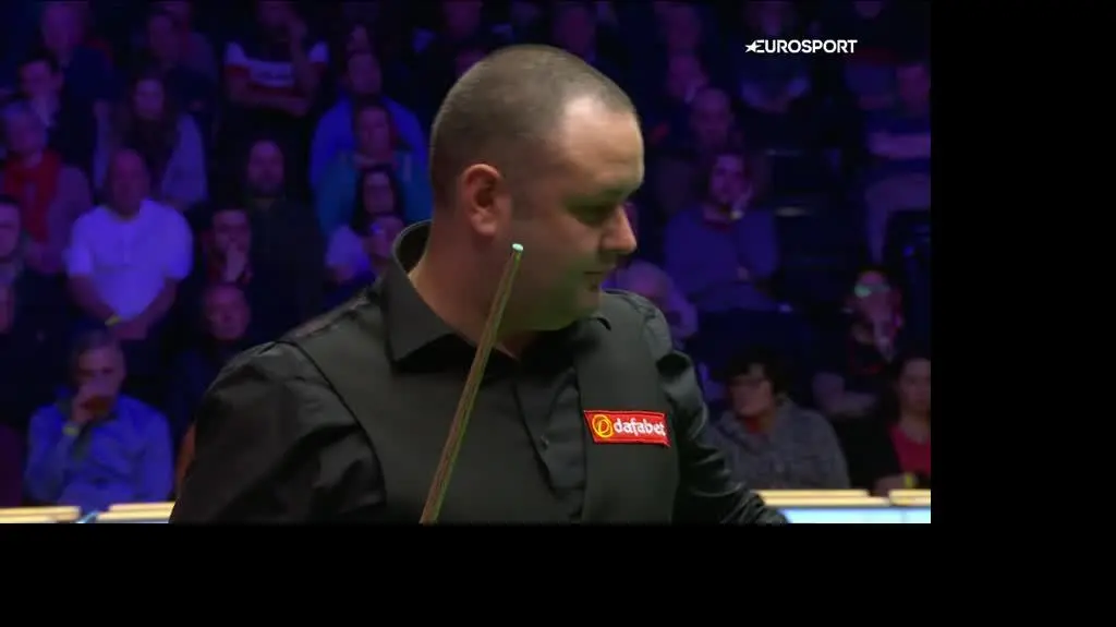 Owad przerwał mecz Maguire'a z Robertsonem