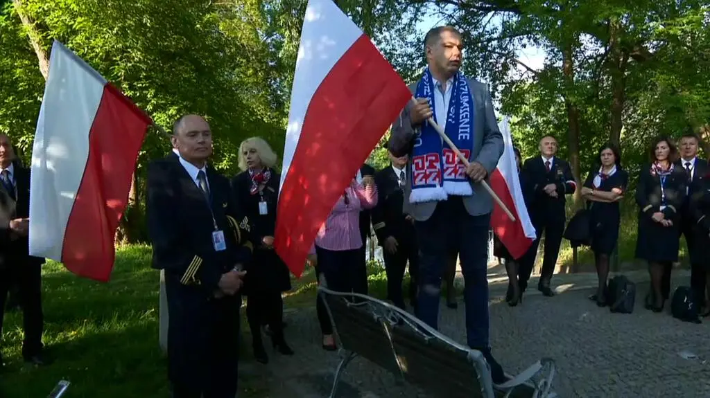 Pikieta protestacyjna pracowników spółki LOT