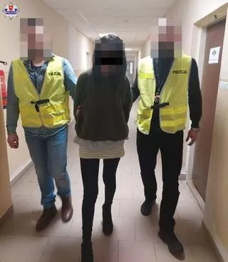 27-latka ma zakaz opuszczania kraju. Zastosowano też wobec niej dozór policyjny 