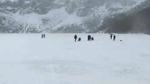 Nieodpowiedzialni turyści na Morskim Oku