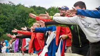Radośc kibiców, podczas psich zawodów, sami chcieli łapać frisbee