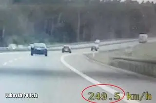 20-latek jechał prawie 250 kilometrów na godzinę