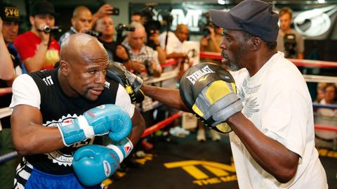 Śmierć wujka inspiracją dla Mayweathera. "Będę jednym z najlepszych trenerów na świecie"