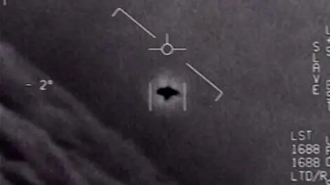 Amerykański wywiad opublikował wstępny raport o UFO