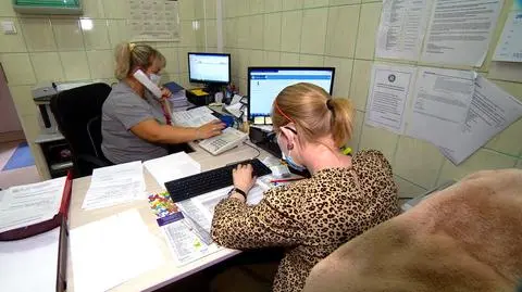 Szybko przybywa pracowników na kwarantannach. "Będą trudności z ciągłością pracy"