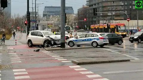 Zderzenie na skrzyżowaniu alei "Solidarności" z Okopową 